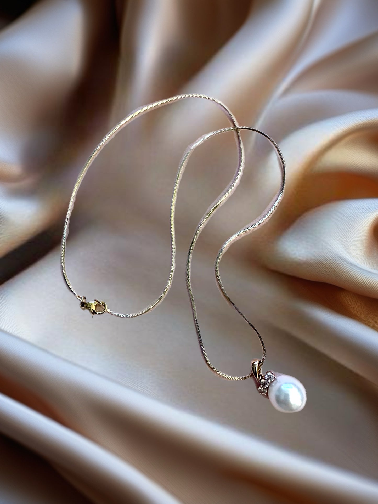 Lustre Pearl Elegance Necklace
